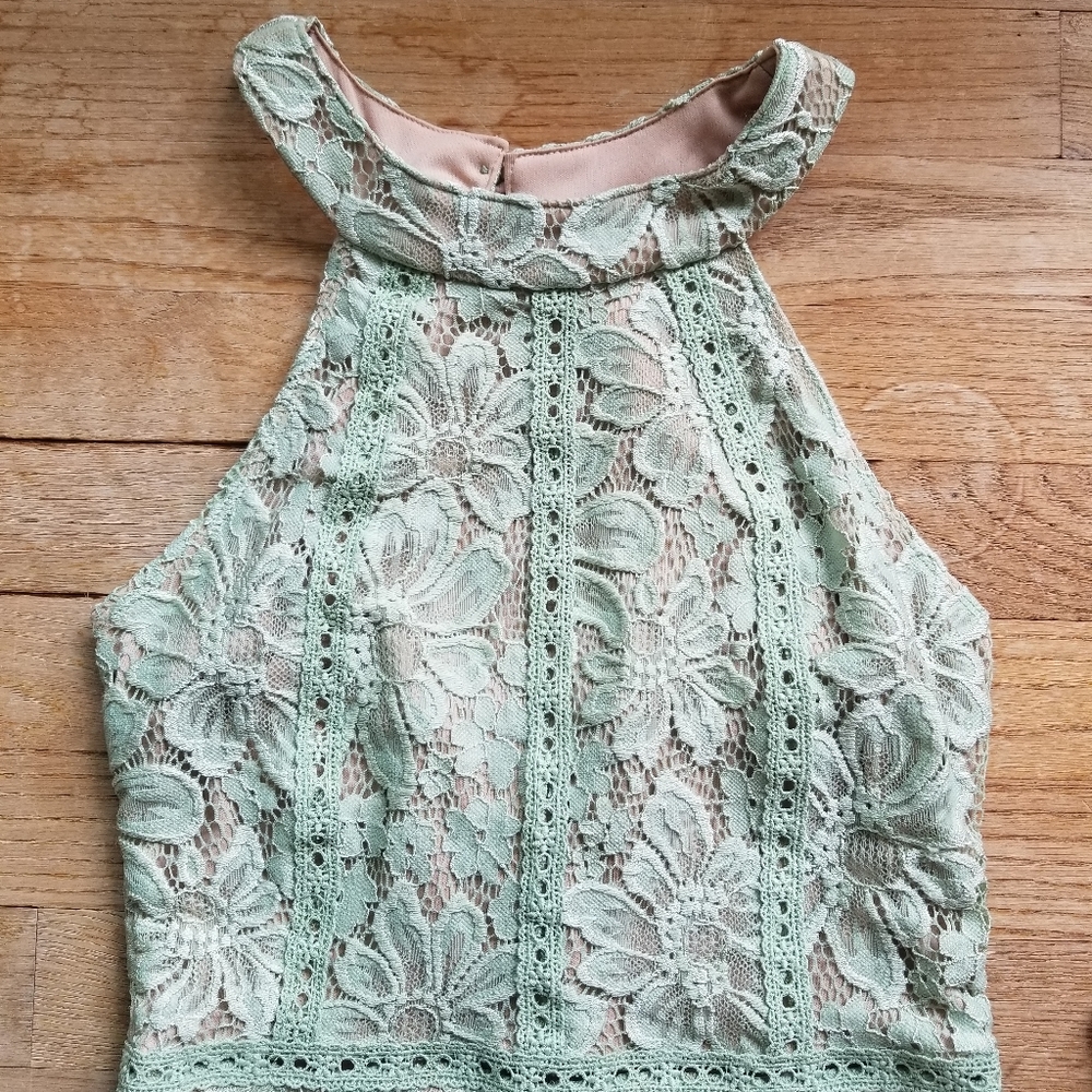 Light Green Embroidered Dress Size Small - Picture 2 of 4